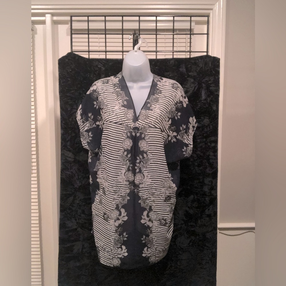 Cabi blouse size medium.